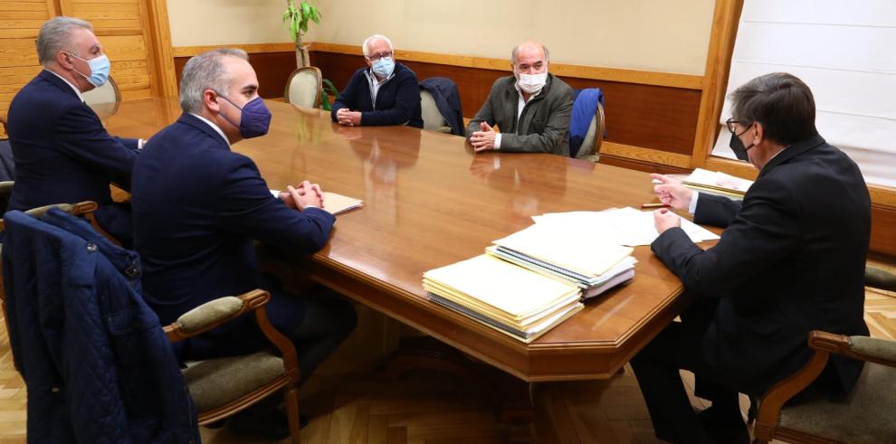 Aliaga conoce el proyecto de los ayuntamientos de Calatayud y Paracuellos de Jiloca para impulsar el desarrollo industrial de la comarca