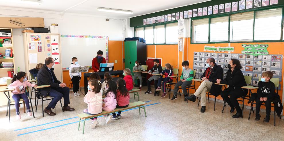 El Presidente de Aragón participa en el quincuagésimo aniversario del CEIP Gustavo Adolfo Bécquer de Garrapinillos