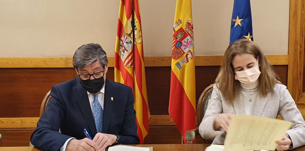 Aliaga rubrica la adjudicación de la gestión de la Hospedería de La Iglesuela del Cid, en la que se ha invertido casi medio millón de euros