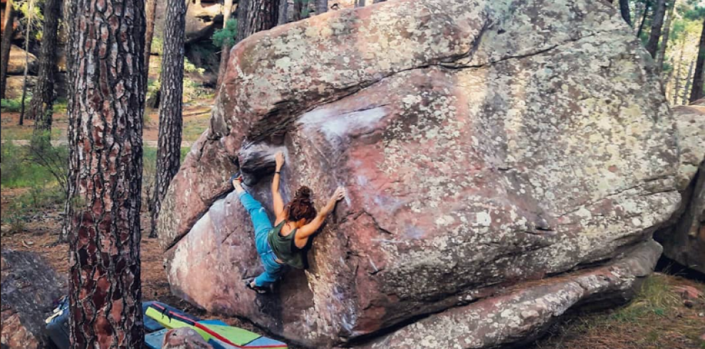 Escalada en bloque en el Paisaje Protegido de los Pinares de Rodeno.