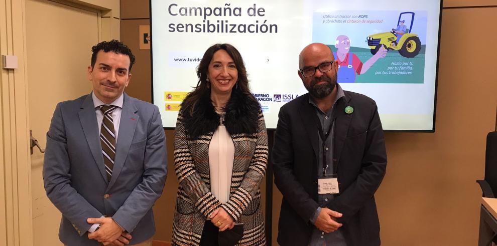 Soledad de la Puente junto a Carlos Antón (ISSLA) y Isaac Abril (INSST)