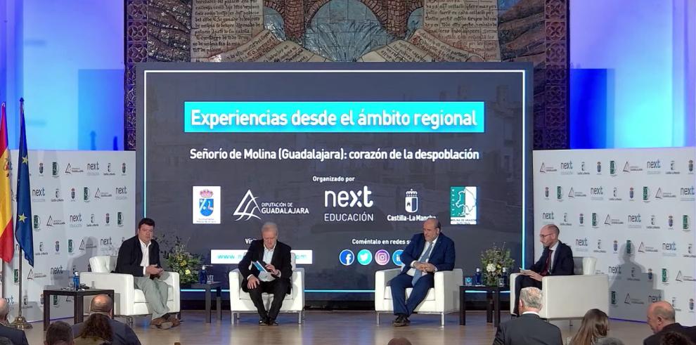 Javier Allue, primero por la izquierda.