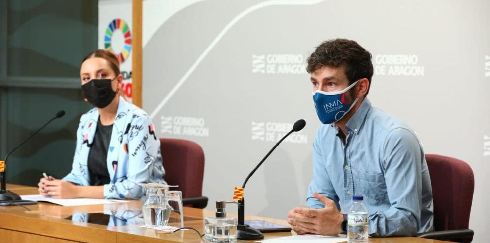 La consejera, Maru Díaz, y el director general de Universidades, Ramón Guirado.