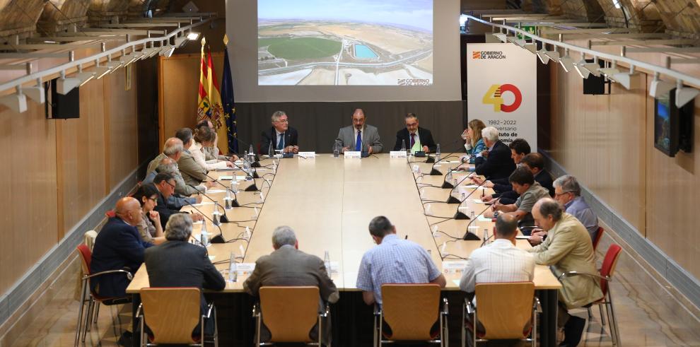 El Presidente de Aragón se reúne con representantes de las Comunidades de Regantes