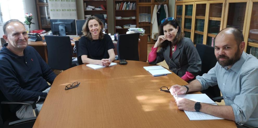 La directora del CITA y el responsable de la Estación, junto a representantes del Ministerio de Agricultura