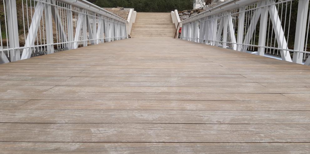 pasarela sobre el río Aragón en Canfranc