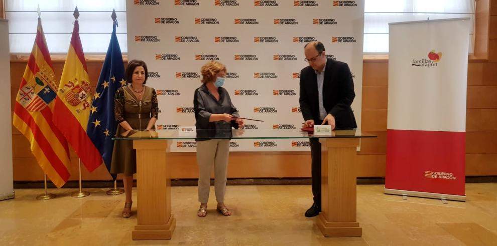 Firma del convenio entre Ciudadanía y 3ymas