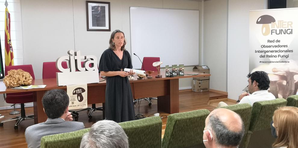 La directora del CITA, Lucía Soriano, da la bienvenida a los asistentes a la jornada.