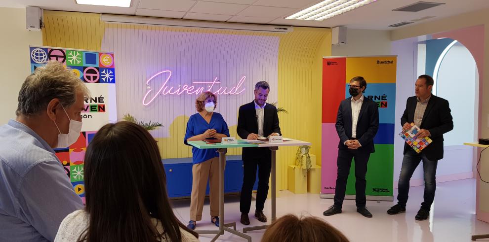 María Victoria Broto y Nacho Torre, tras la firma del convenio