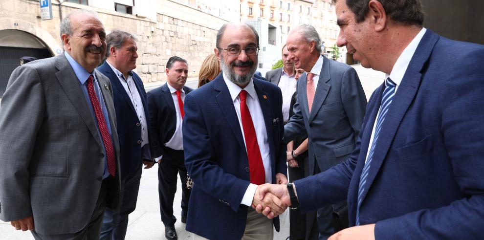 El  Presidente de Aragón clausura la Jornada Aeroespacial en Teruel