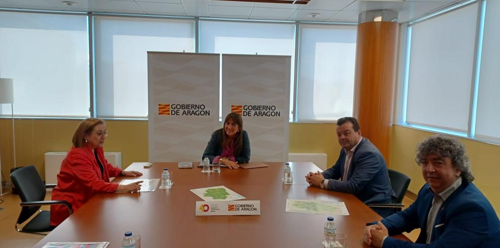 La consejera de Sanidad, Sira Repollés, y la gerente del 061, Amparo García, se han reunido hoy con la FAMCP.