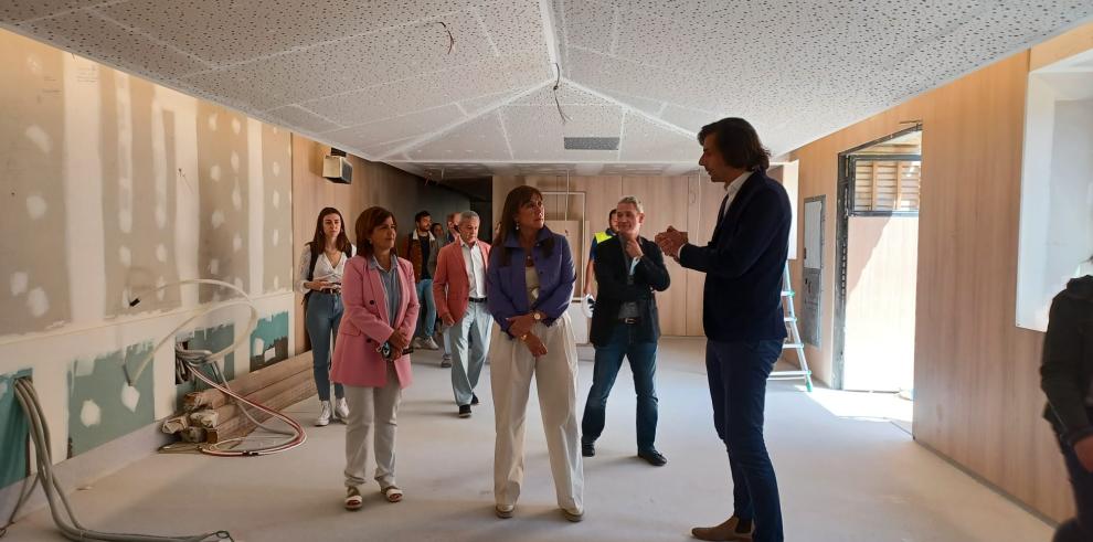 La consejera de Sanidad ha visitado las obras de la nueva Unidad de Hemodiálisis del Hospital San Juan de Dios junto a la gerente del centro Carmen Vicente.
