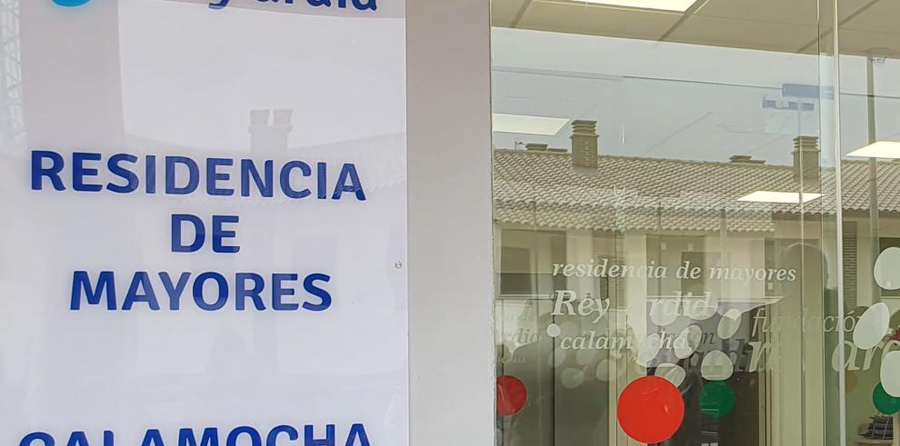 Puerta de la residencia donde se ubicará el futuro centro de salud.