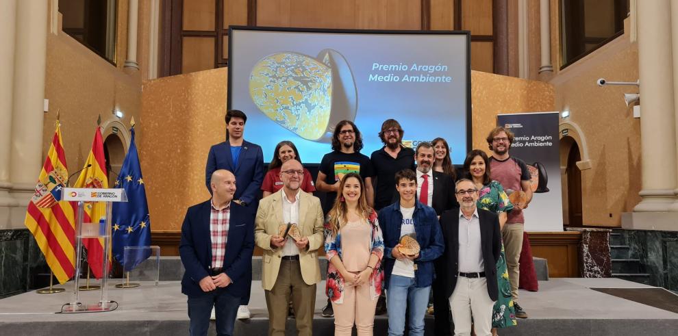 Foto de familia con todos los premiados.