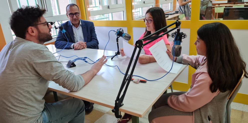 El consejero de Educación visita el CEIP Domingo Miral