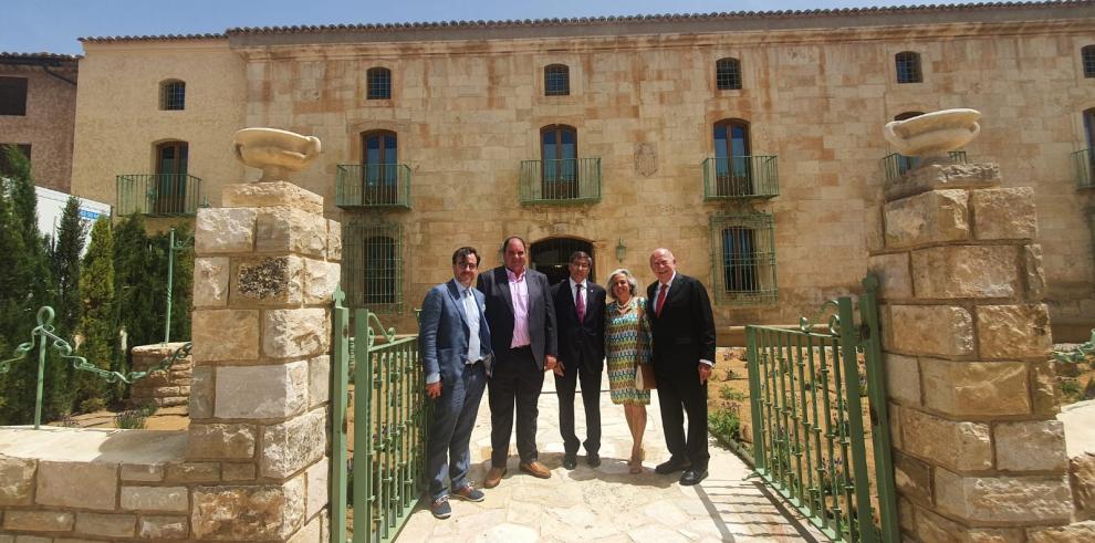 Aliaga inaugura el Hotel La Lozana en Used