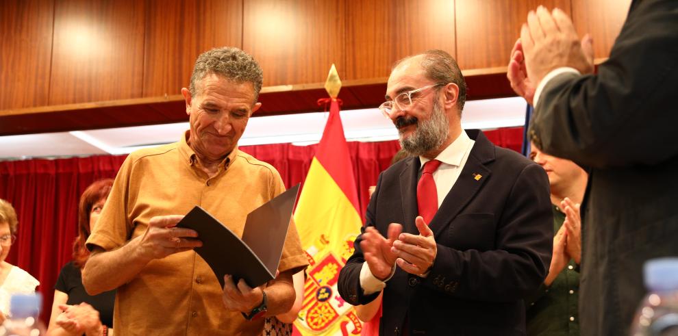 Lambán firma la recepción del inmueble del Centro Aragonés de Barcelona
