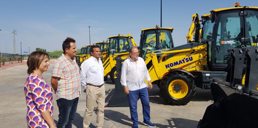 Presentación de las 10 retrocargadoras que se distribuirán entre los parques de las tres provincias