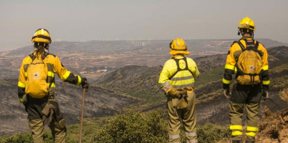 Efectivos del INFOAR en el incendio de Anón de Moncayo.