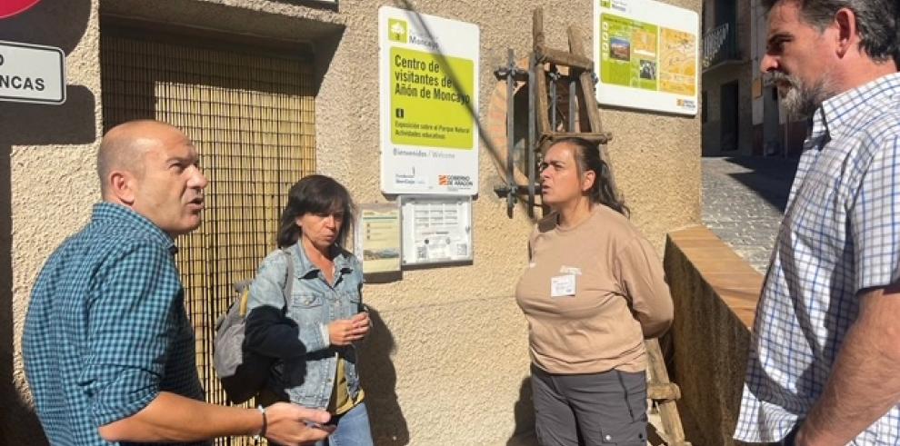 Carlos Gamarra visita los centros de interpretación de Añón y Agramonte.