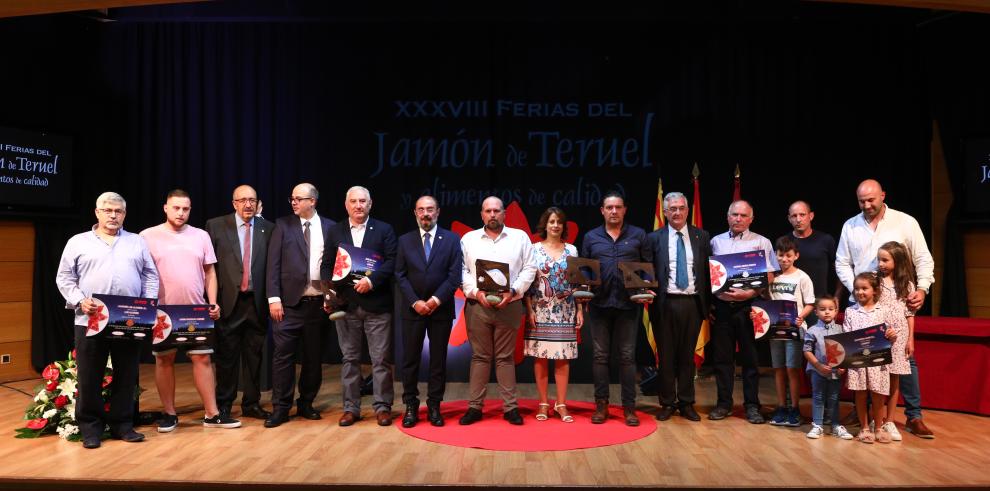 El presidente de Aragón visita la Feria del Jamón de Teruel