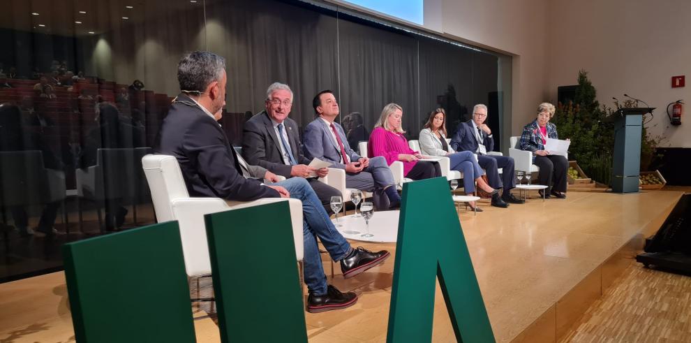 Olona participa en la mesa redonda `Comunicaciones de las administraciones públicas´.