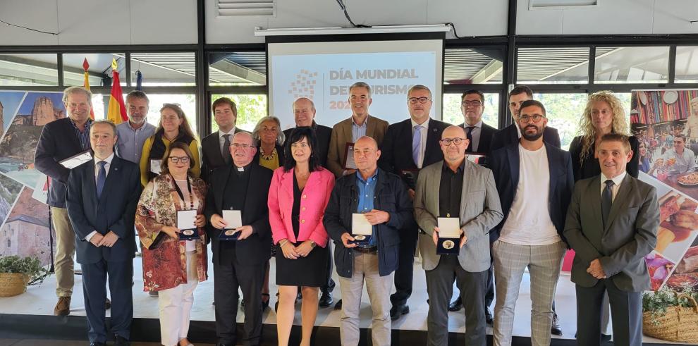Entrega Medallas y Placas al Mérito Turístico