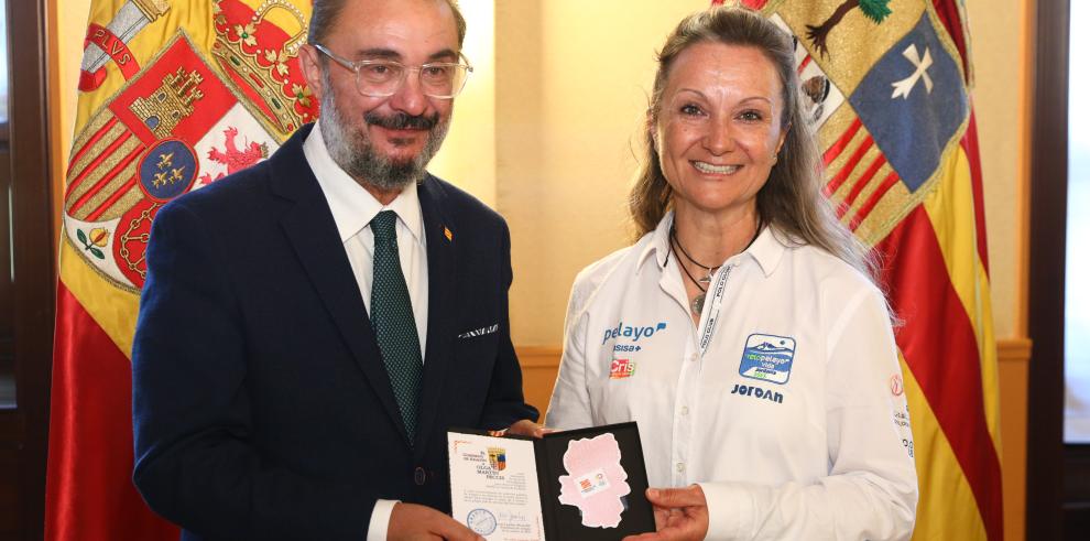 Lambán recibe a Olga Martín Preccis, participante en el Reto Pelayo