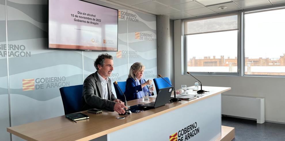 El director general de Salud Pública, Francisco Javier Falo, y la Jefa de Servicio de Prevención y Promoción de la Salud, Begoña Adiego