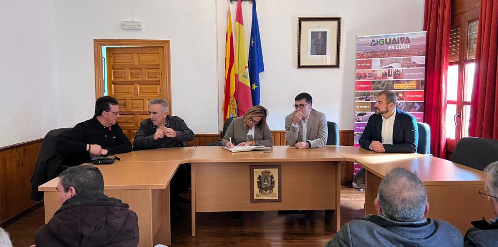 Mayte Pérez visita la Feria de Aguaviva