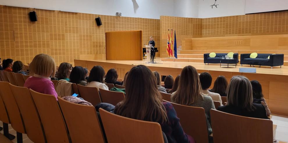 Marta Gastón en la inauguraicón del acto "El talento, palanca de crecimiento económico en Aragón"