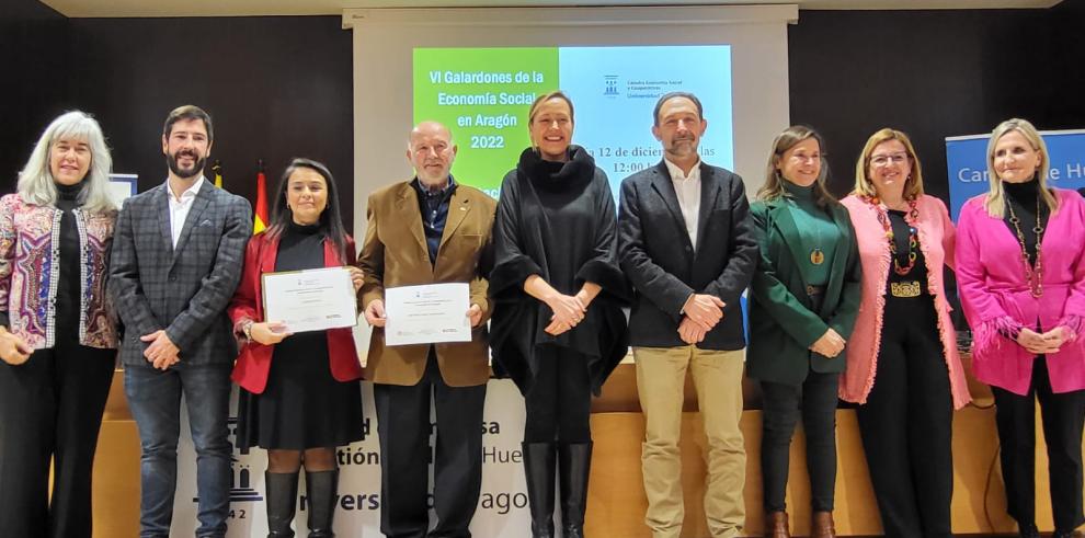 Foto de familia tras la entrega de los VI Galardones de Economía Social en Aragón
