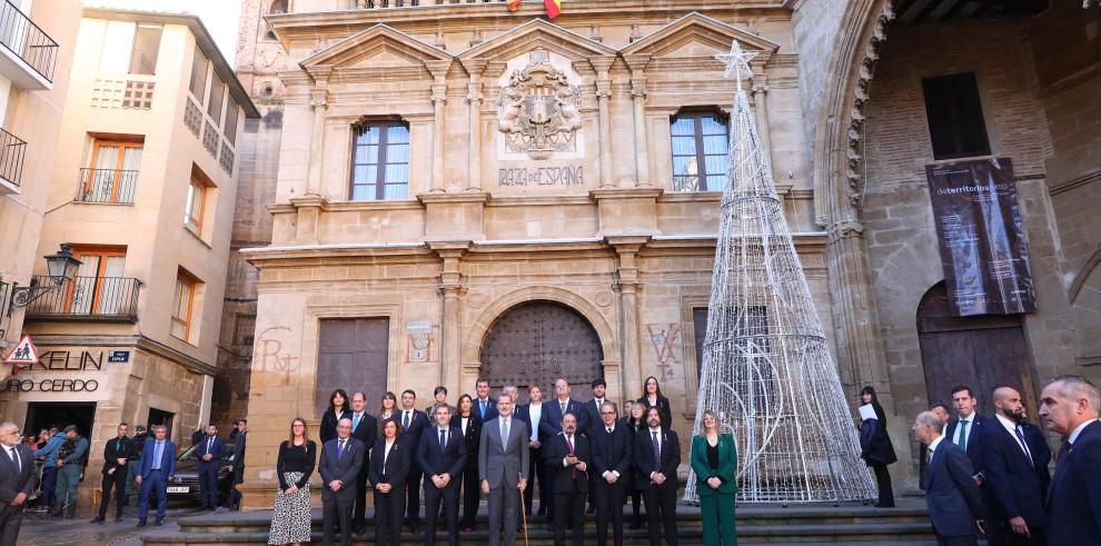 El Rey Felipe VI inaugura en Alcañiz la exposición "Territorios 5X50" en la clausura del 50 aniversario de la UNED