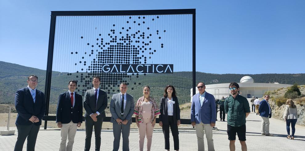 Visita institucional a Galáctica en su apertura parcial.