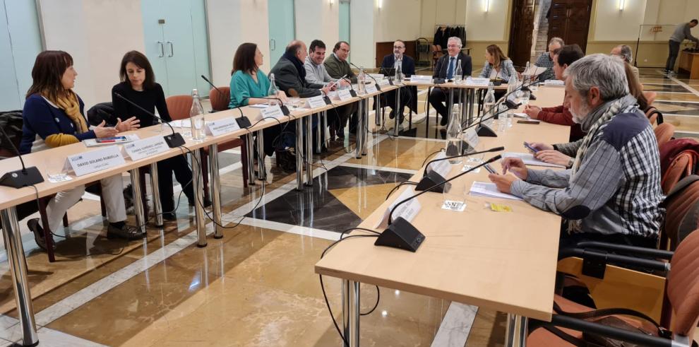 La Comisión Permanente ha tenido lugar en la Sala Goya del Departamento de Agricultura, Ganadería y Medio Ambiente.