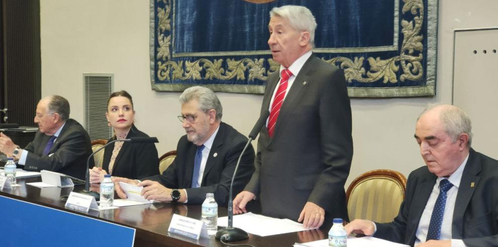 La consejera ha inaugurado la jornada junto al rector y al presidente del Consejo Social.