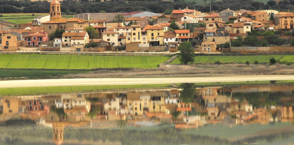 Gallocanta se refleja en las aguas de su Reserva Natural