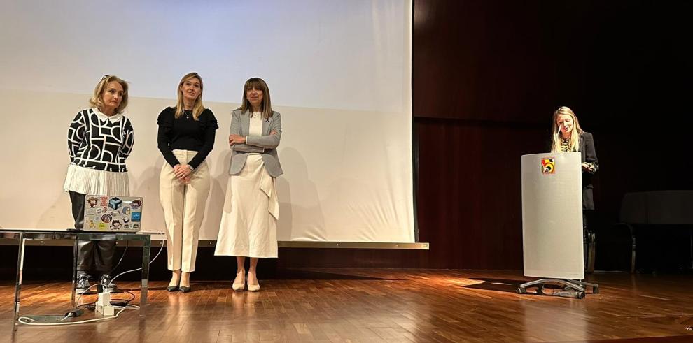 La directora de ITAINNOVA, Esther Borao, ha inaugurado la jornada.