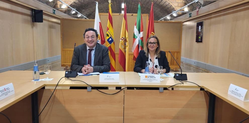 La consejera de Presidencia, Mayte Pérez, y el fiscal general del Estado, Álvaro García Ortiz, en la jornada de trabajo