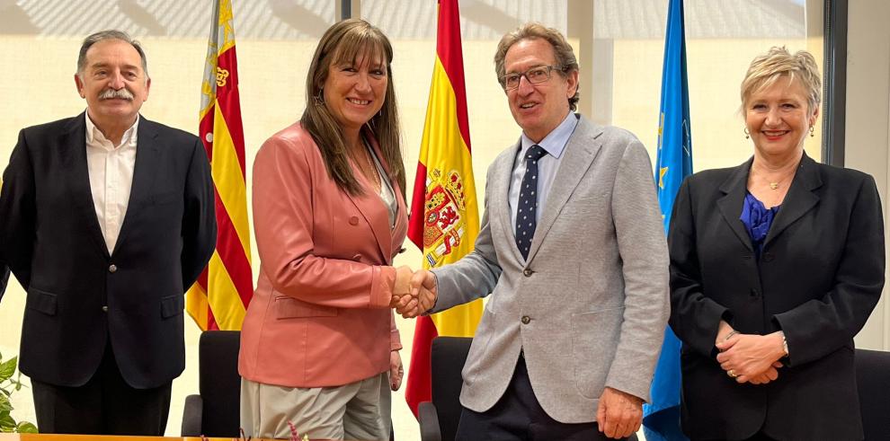 Repollés y Mínguez, tras la firma del convenio en Valencia.