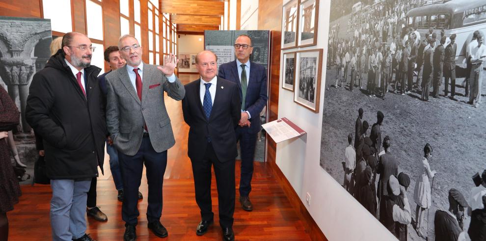 El presidente Javier Lambán inaugura a exposición ‘Viajeros y fotógrafos en San Juan de la Peña 1840-1980’, en San Juan de la Peña