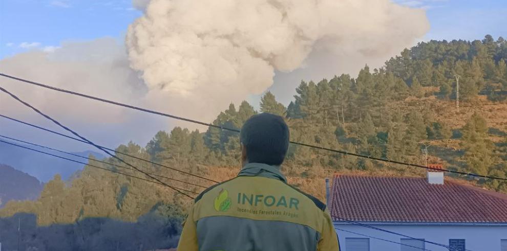 Un miembro del INFOAR en el incendio de San Agustín.