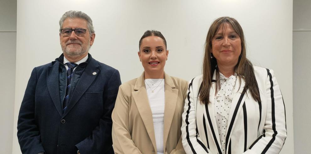 Las consejeras de Universidad y Sanidad, junto al rector, tras el anuncio del acuerdo.