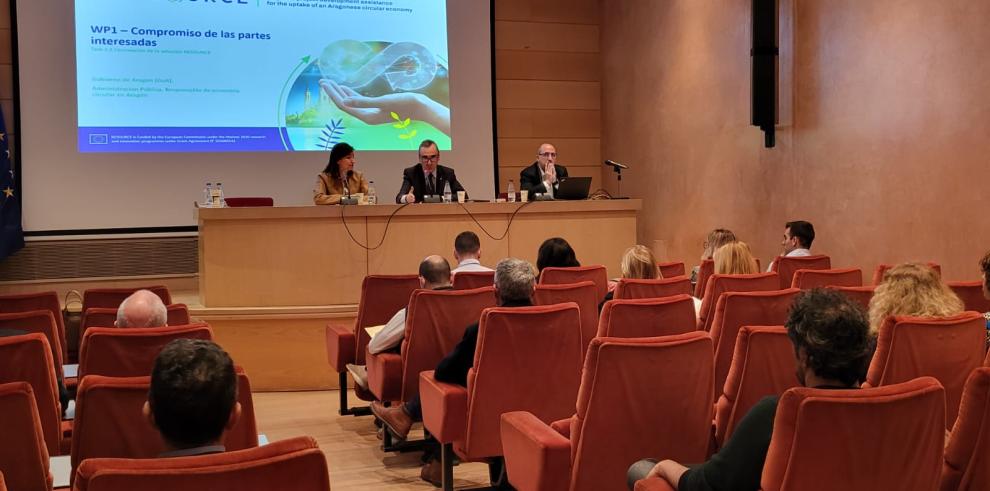 Celia García, Miguel Luis Lapeña y Eloy Fernández en la sesión de trabajo en torno al programa Resource