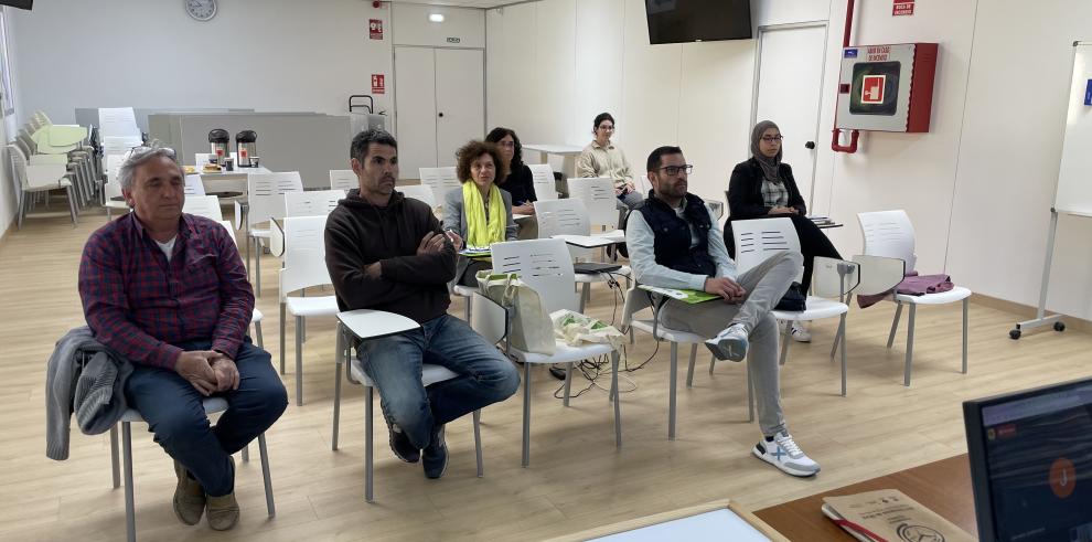 Foto de uno de los grupos de discusión del proyecto.