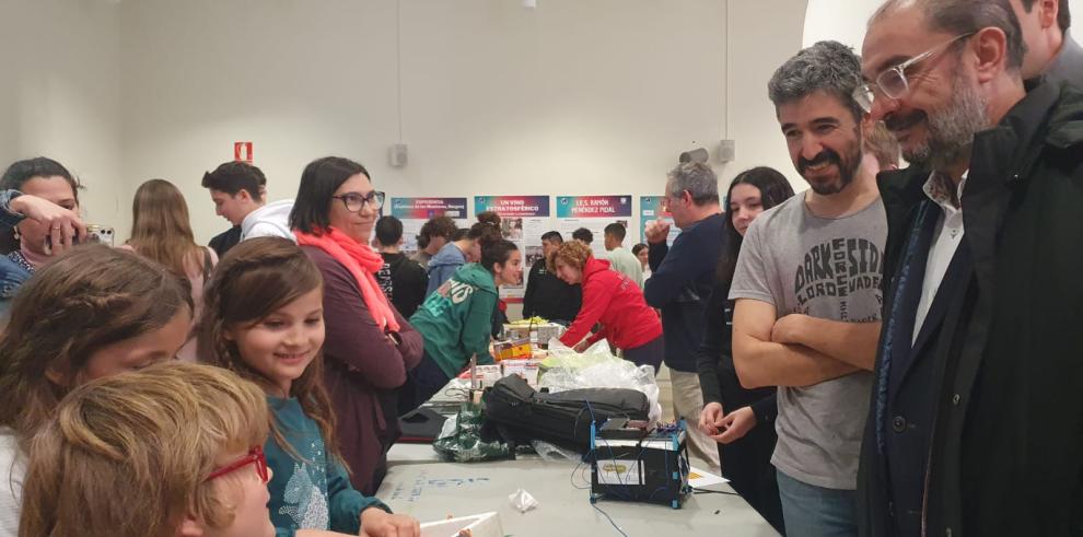 El presidente Javier Lambán ha participado en el lanzamiento de uno de los dos globos sonda lanzados hoy desde Ejea de los Caballeros