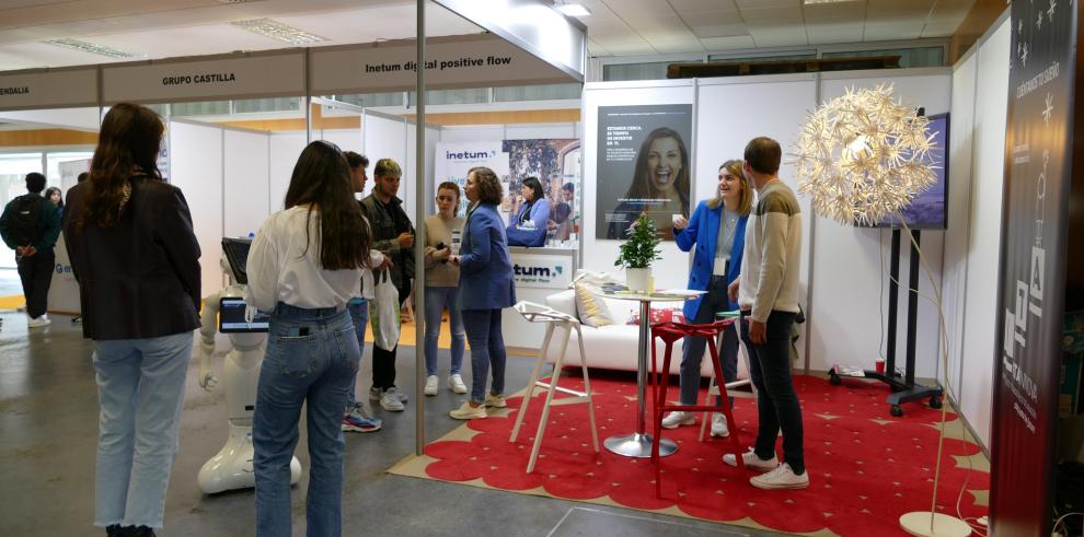 La feria se desarrolla a lo largo de todo el día en la EINA, en el campus Río Ebro.