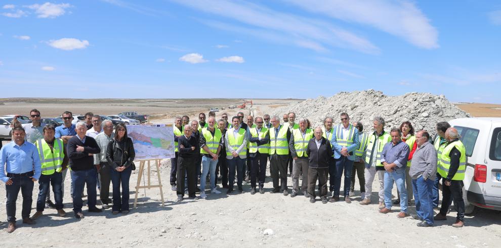 Lambán visita los regadíos del sector VIII de Monegros II