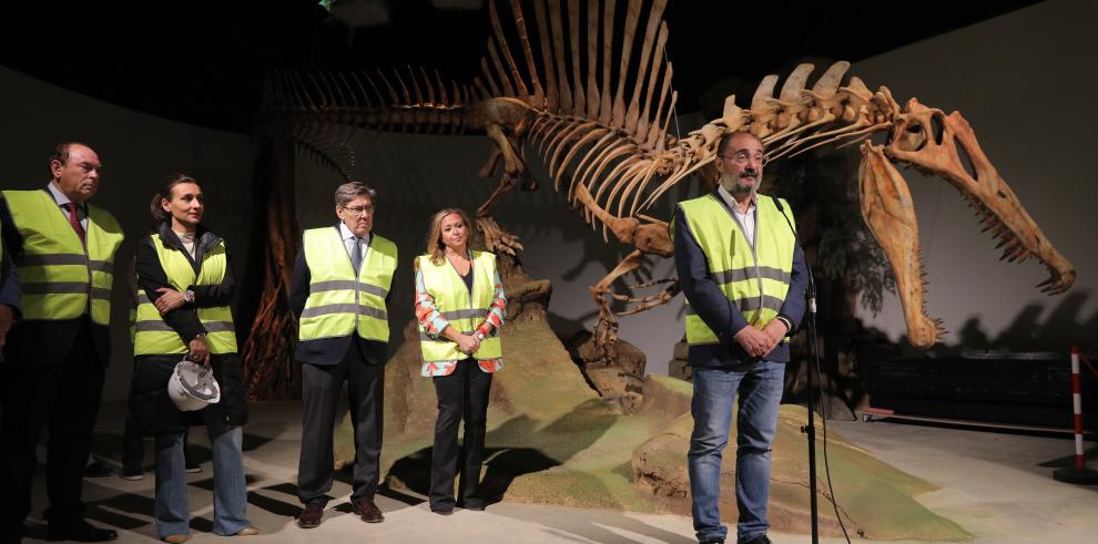 Lambán visita a la ampliación de Dinópolis