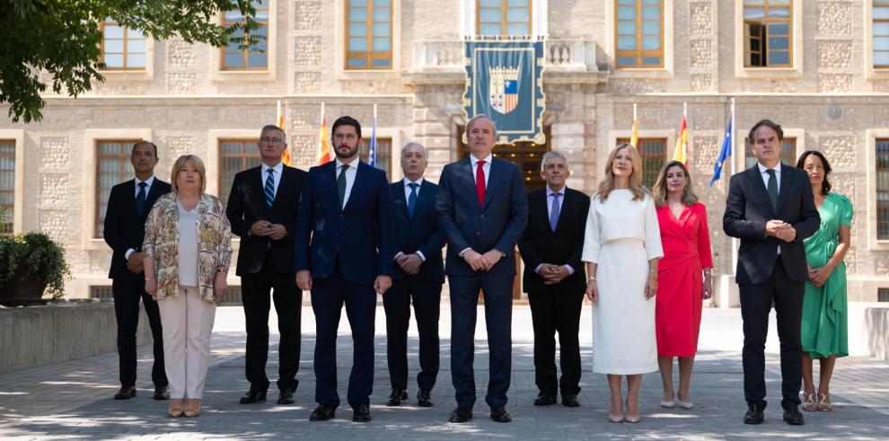 Foto de familia de la toma de posesión de los nuevos consejeros